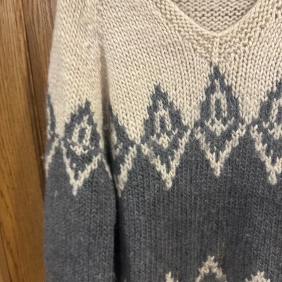 J.Crew Women’s Hand Made Knit 100% Chunky Wool Sweater size Large. Fair isle - Picture 3 of 5